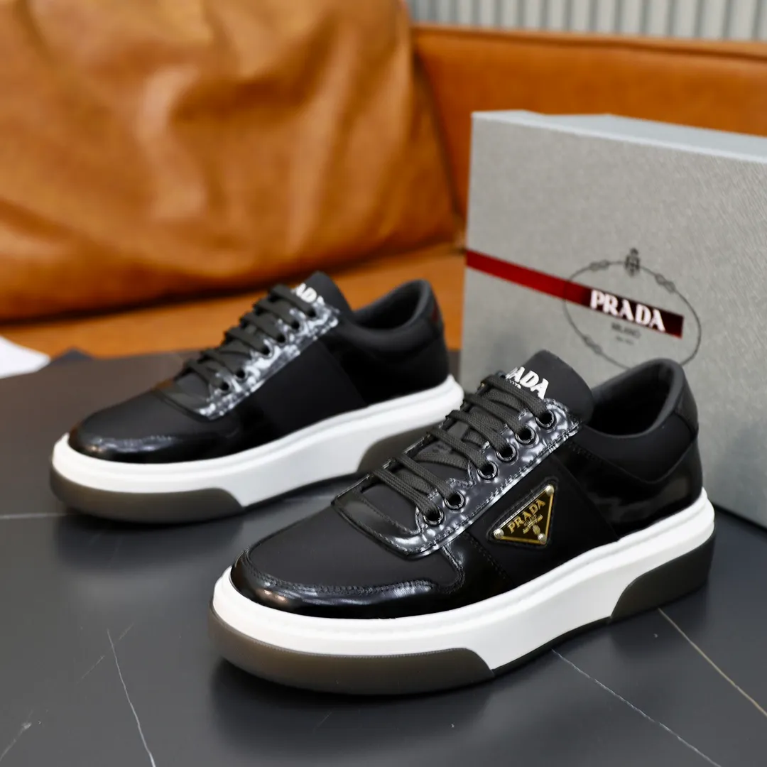Men's shoes: 380 top original brand: PRADA (Prada) Standard code: Men's code 38/44 (45 can be customized) Grade: Same as the official website Material: Original cowhide, cowhide lining, original combination two-color wear-resistant soft outsole Style category: casual sports version, young fashion, European and American trend, British style Color: actual picture color